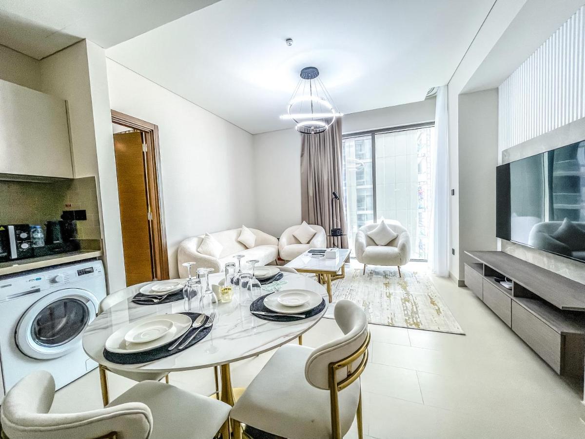 Stay Mindblowing 2 Bedroom Holiday Home With Close View Of Burj Khalifa Dubai Exterior foto
